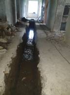 Ein Bild, das Gelände, Wand, Im Haus, Fenster enthält.  Automatisch generierte Beschreibung