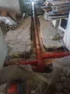 Ein Bild, das Pfeife Flöte Rohr, Gelände, Kaputt, Im Haus enthält.  Automatisch generierte Beschreibung